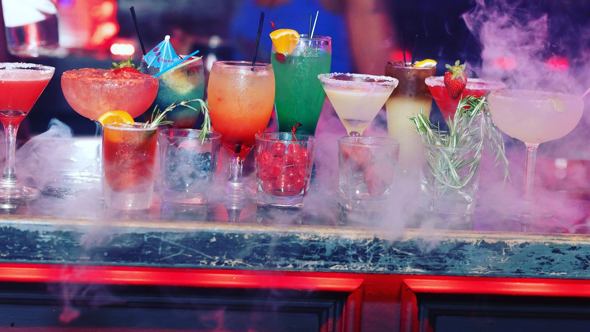 Dry ice, garnishes, vivid color