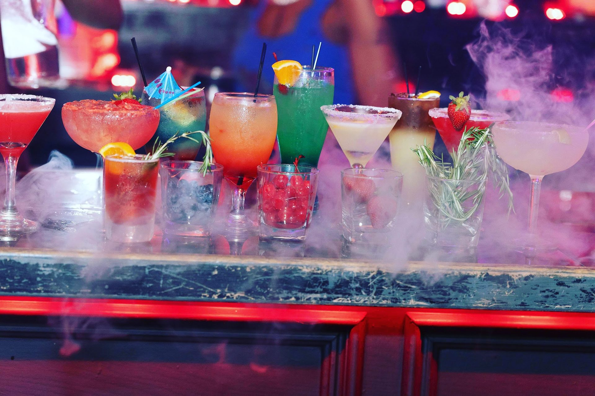 Dry ice, garnishes, vivid color